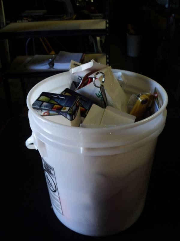 lot 9850 image: 10 lbs hardware houseware in 5 gallon bucket