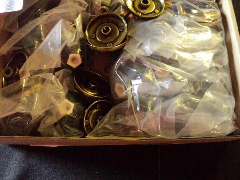 lot 9872 image: (1) package Yazer 40mm Cera dresser knobs, (18) pack black with brass hardware