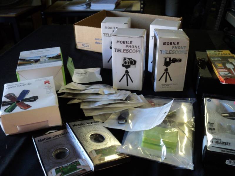 lot 9899 image: (21) ct mixed lot electronic accessories