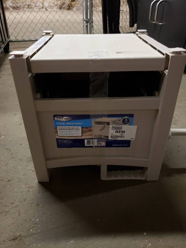 lot 14930 image: Suncast Hose Hideaway