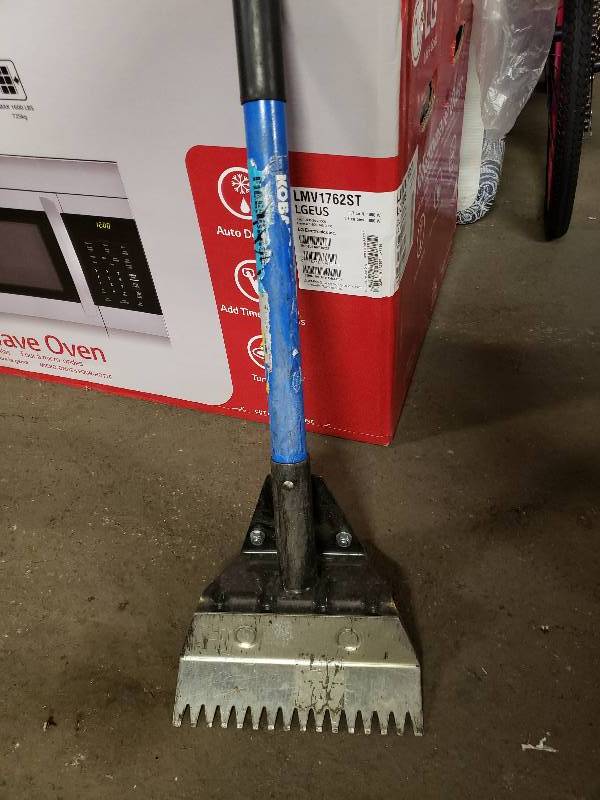 lot 14943 image: Kobalt Roof Shovel