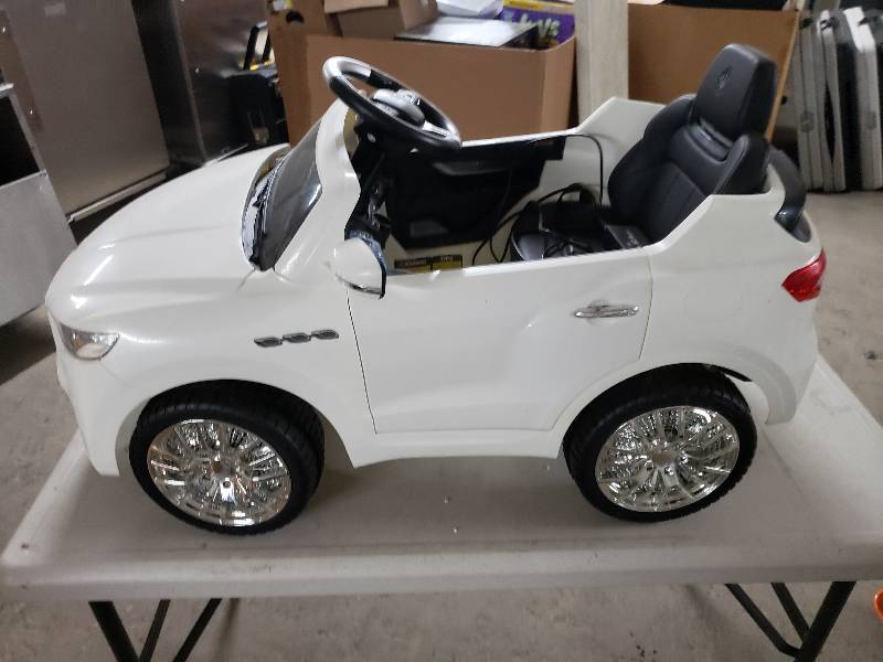 lot 5848 image: 6V Licensed Maserati Kids Ride On Car RC
