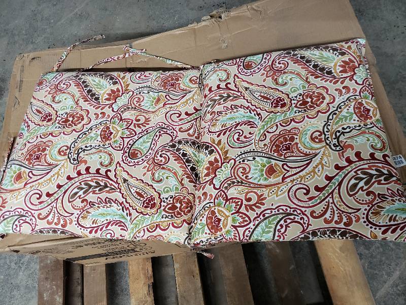 lot 5875 image: 2 Outdoor Seat Cushions