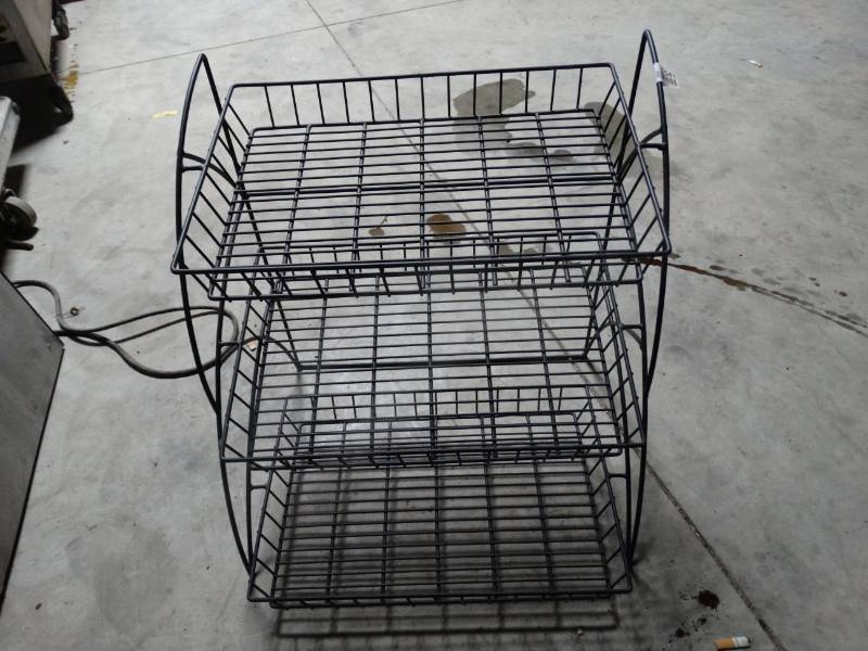 lot 1541 image: Metal 3 basket pastery display