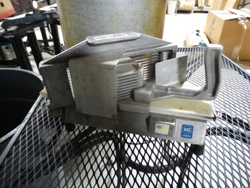 lot 1567 image: NENCO tomato slicer