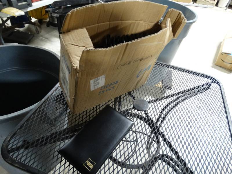 lot 1569 image: Box of Guest Check Presenters