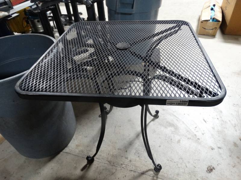 lot 1586 image: metal patio table
