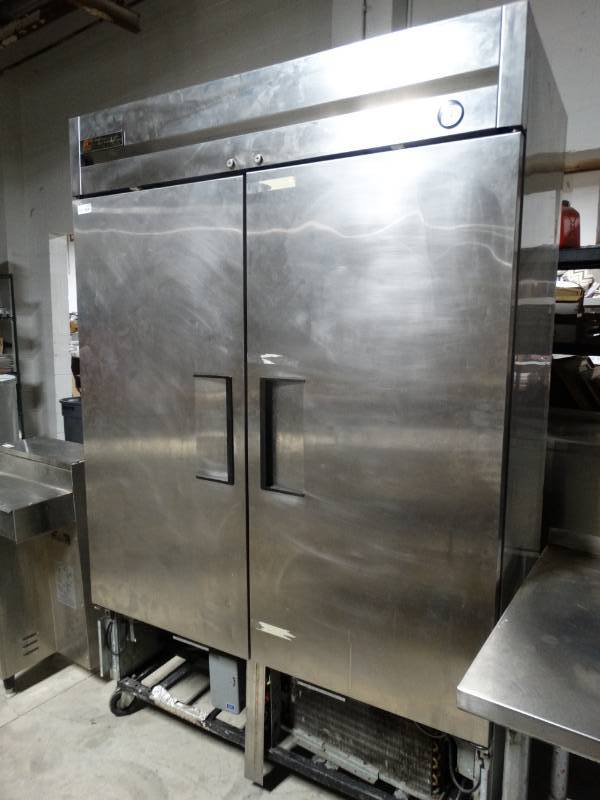 lot 1590 image: TRUE FREEZER-  model t-49f- Does Not Power On