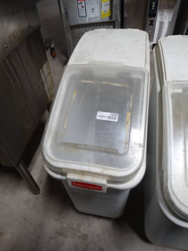 lot 1595 image: Rubbermaid ingredients bin on wheels