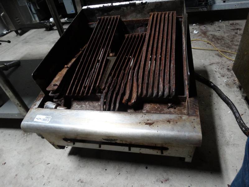 lot 1601 image: Wells commercial 24 gas chargrill