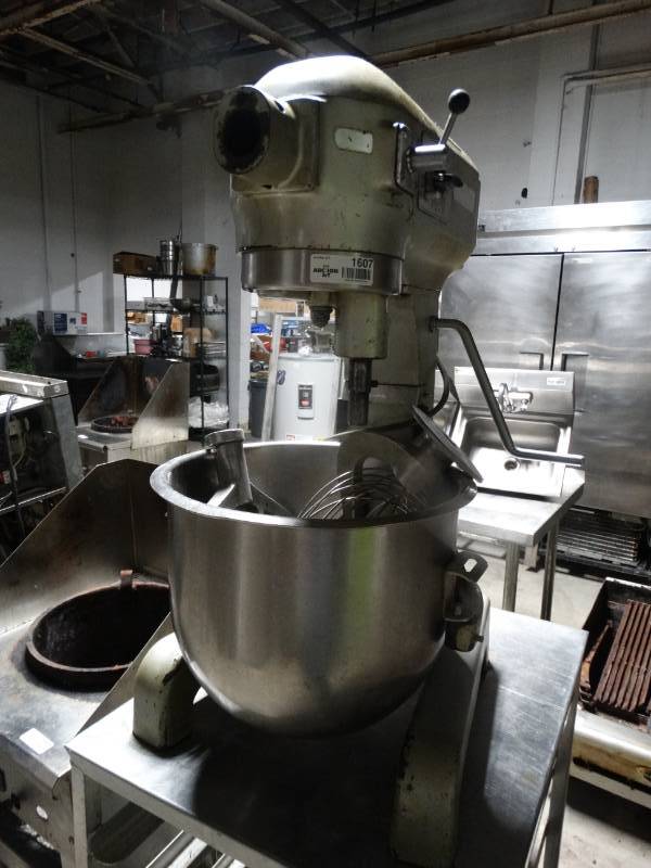 lot 1607 image: Hobart A-200 20 qt mixer w dough hook paddle whisk- Works