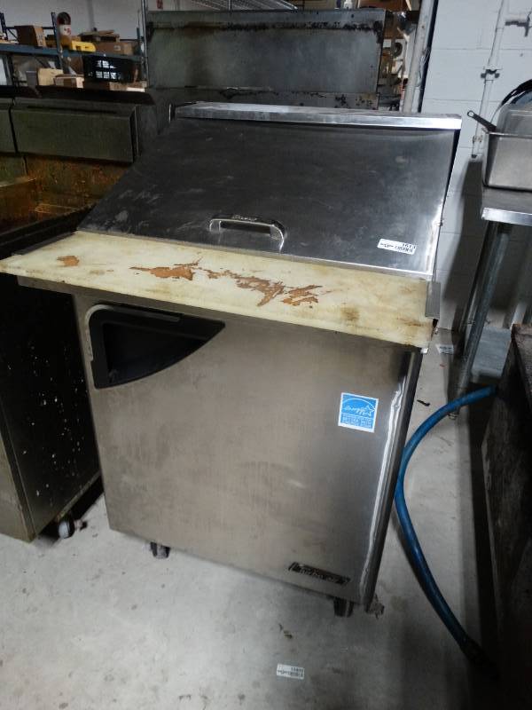 lot 1613 image: Turbo-Air 27 refrigerated prep table w poly cutting board
