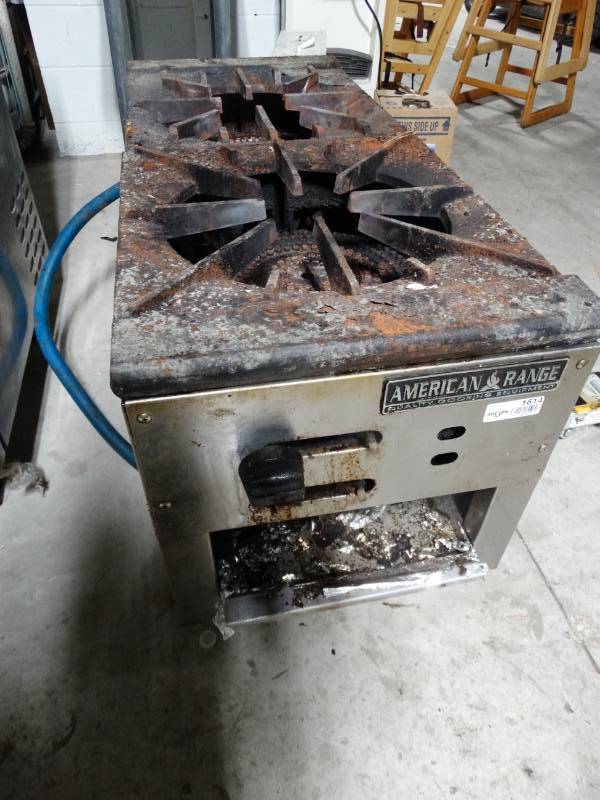 lot 1614 image: American Range 2 burner stop pot stove- Gas w gas hose