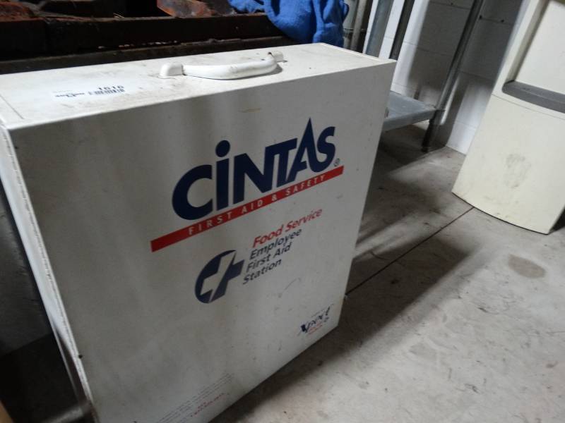 lot 1616 image: Cintas first aid metal box