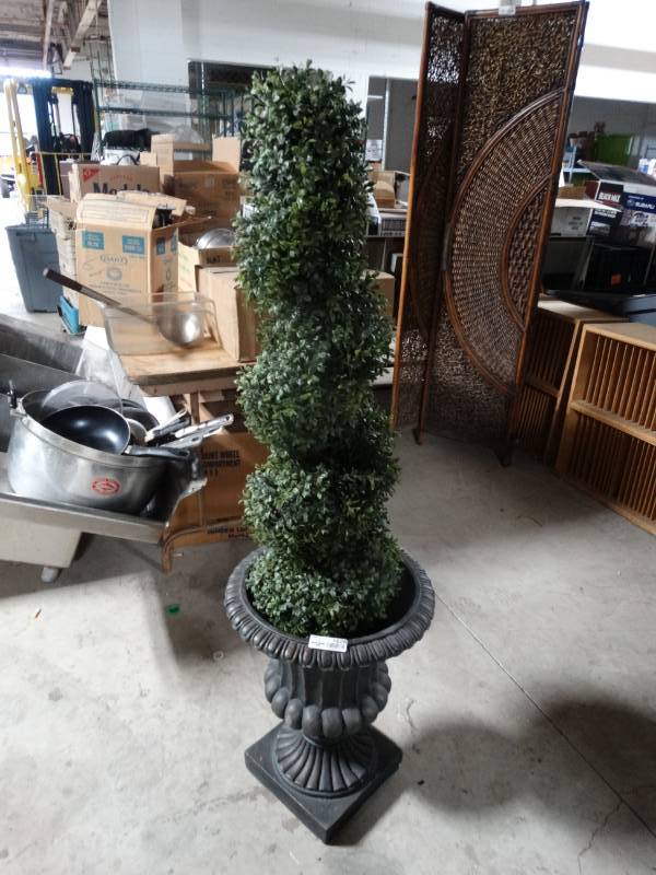 lot 1628 image: Faux topiary in pot
