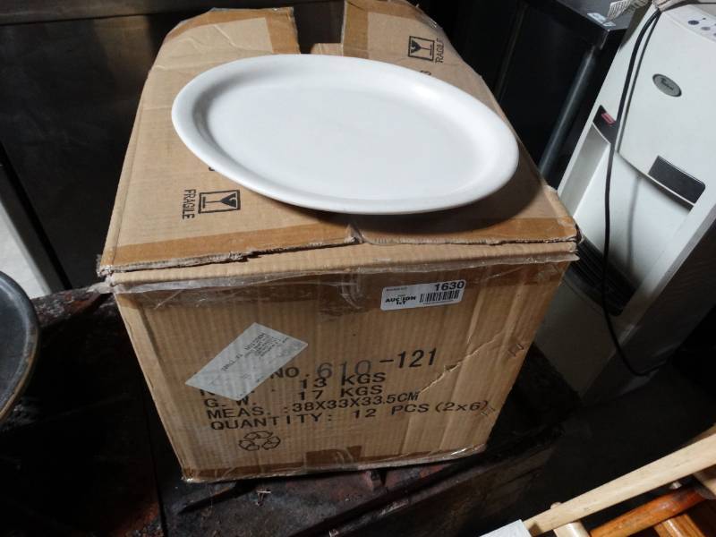 lot 1630 image: 12 new oval platter china- in box