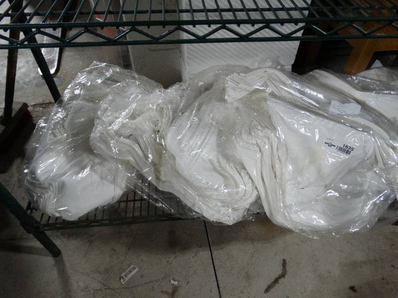 lot 1635 image: 6 bags of white cloth napkinssilverware wraps