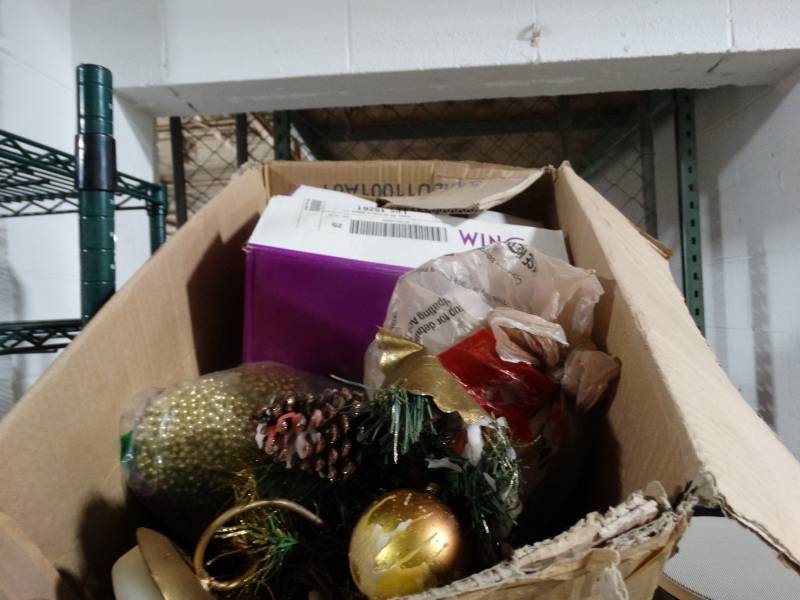 lot 1640 image: Big box of Holiday items