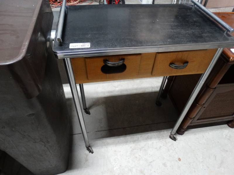 lot 1674 image: 2 drawer cart on wheels