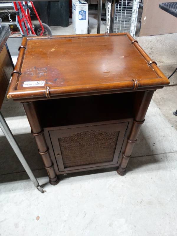 lot 1675 image: End table w door
