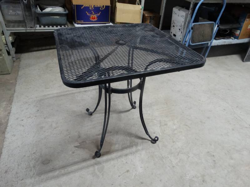 lot 1679 image: Square metal patio table