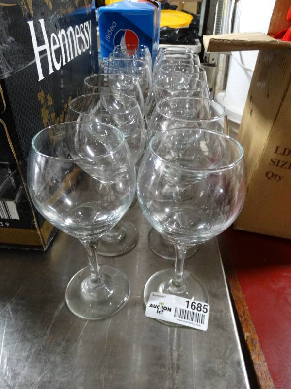 lot 1685 image: 12 nice glass stemware