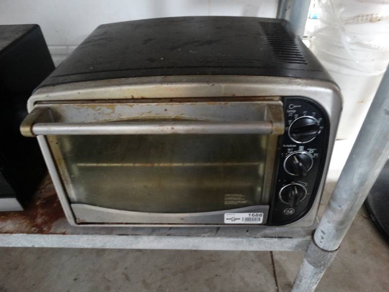 lot 1688 image: GE oven