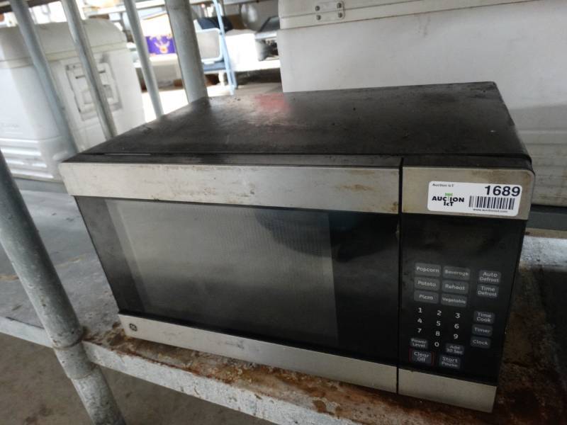 lot 1689 image: GE microwave