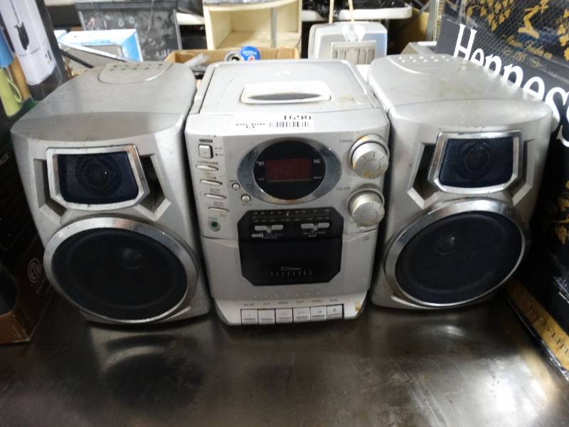 lot 1690 image: CD player