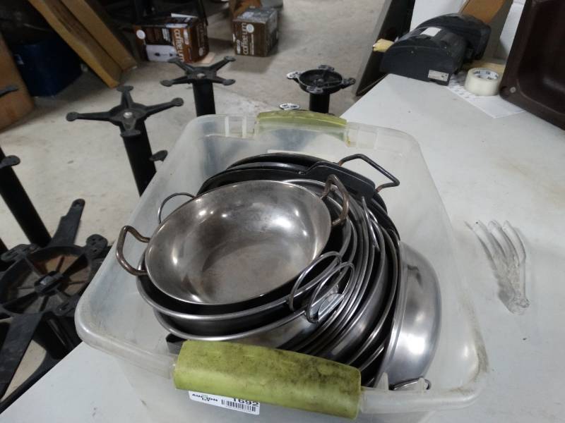 lot 1692 image: Lot of small stainless bowls