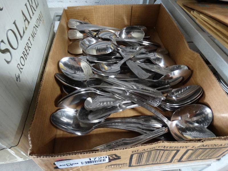 lot 1729 image: Large lot of new lg spoons