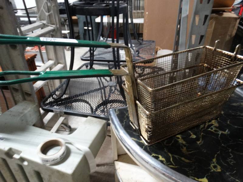 lot 1741 image: 2 fryer baskets