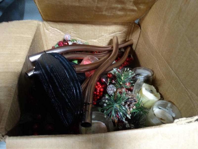 lot 1759 image: Windchime Holiday items candles