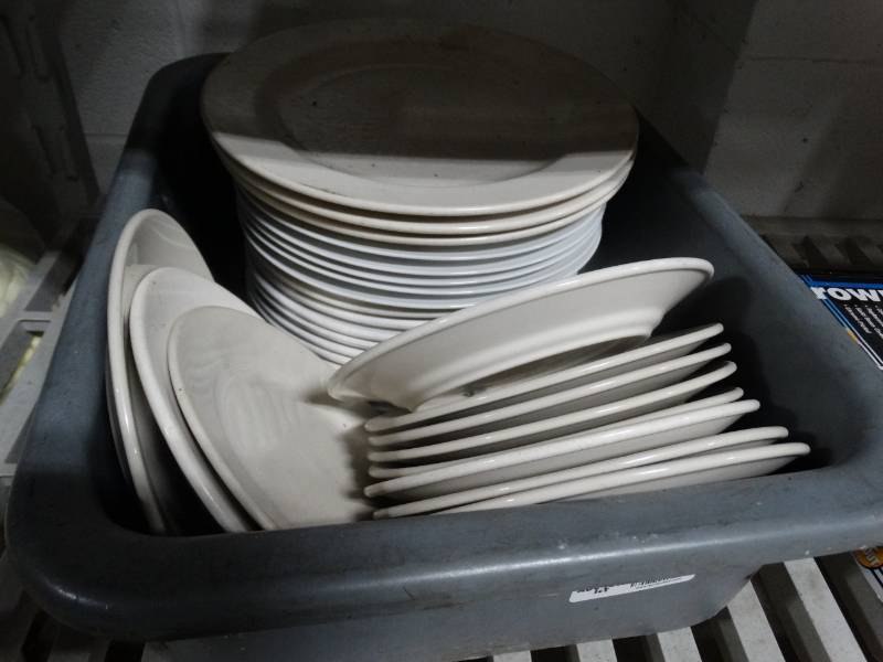 lot 1762 image: Lot of small & large round china dinner plates