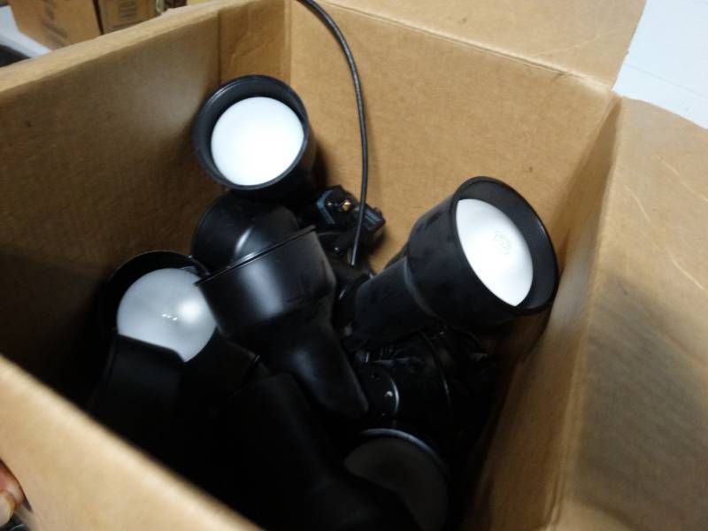 lot 1779 image: Large lot of various track lite light fixtures