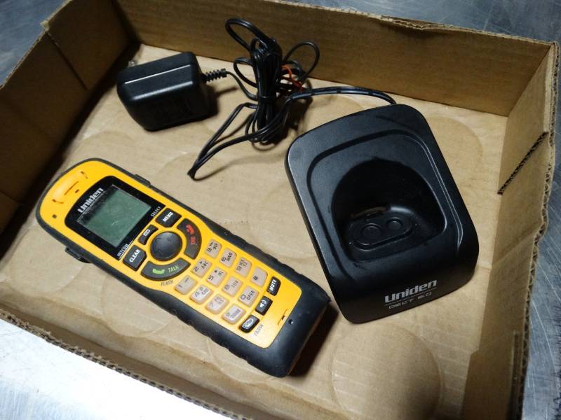 lot 1790 image: Uniden cordless phone w charger