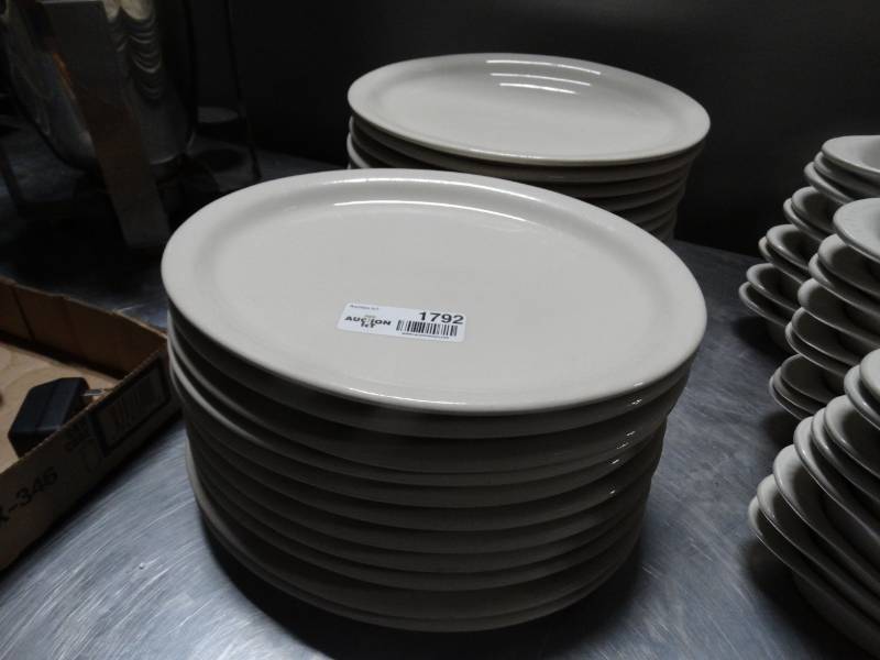 lot 1792 image: 23 oval china dinner plates