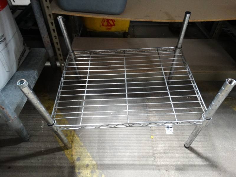 lot 1797 image: Small metro style rack- 1 shelf