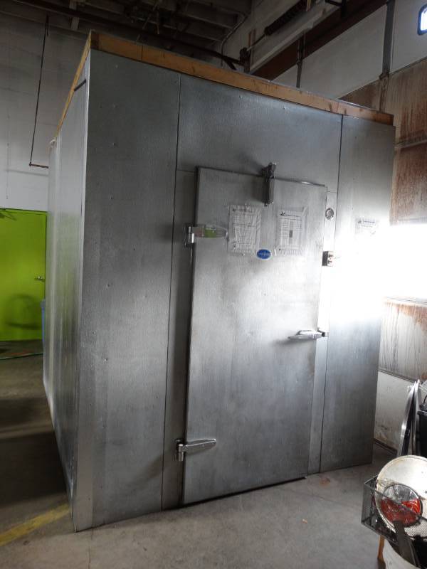 lot 1813 image: Crowntonka Walk in cooler- 7ft x 9ft x 8ft tall