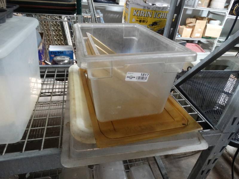 lot 1817 image: Lot of plastic food container & plastic lids