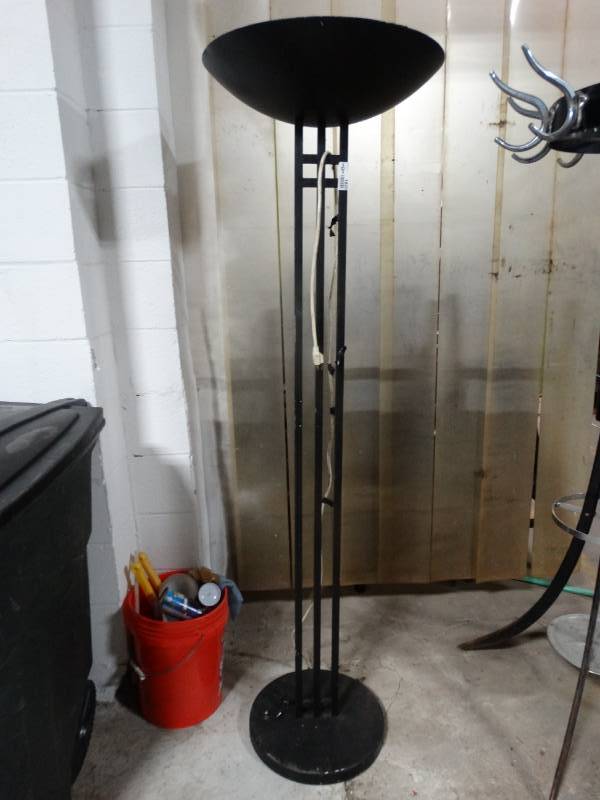lot 1820 image: Large floor lamp