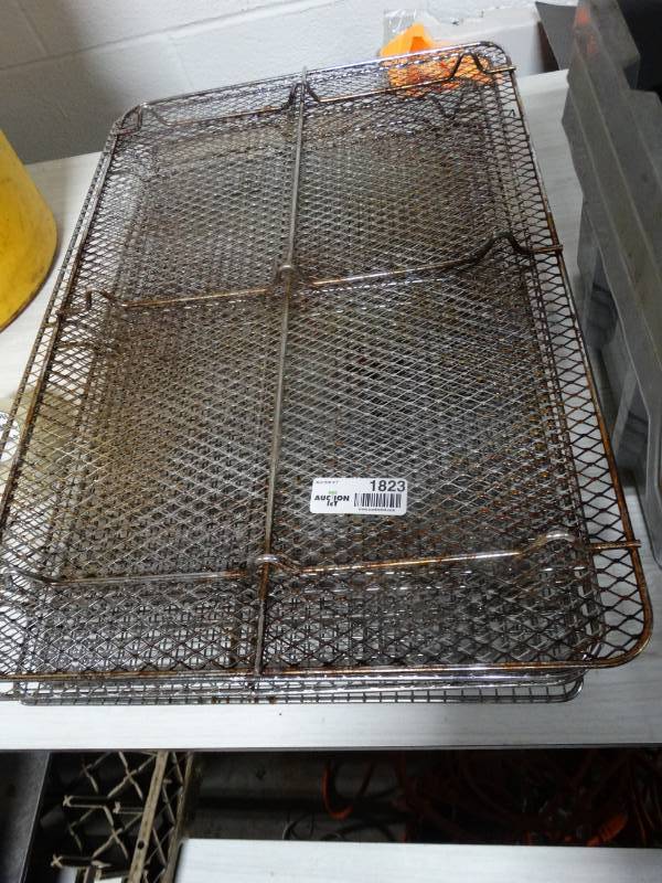 lot 1823 image: Cooling drying screens