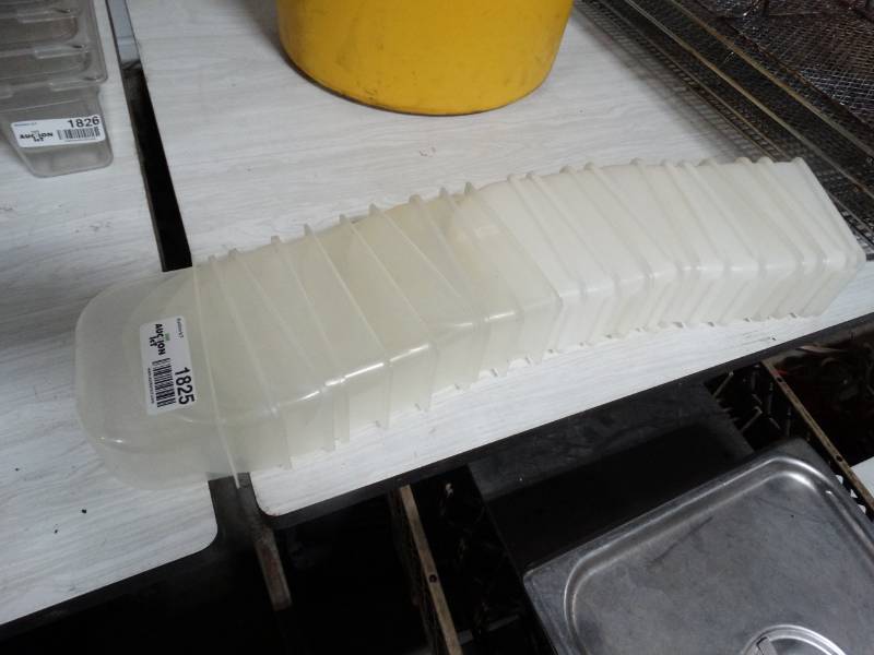 lot 1825 image: 20 plastic condiment holdersbowls