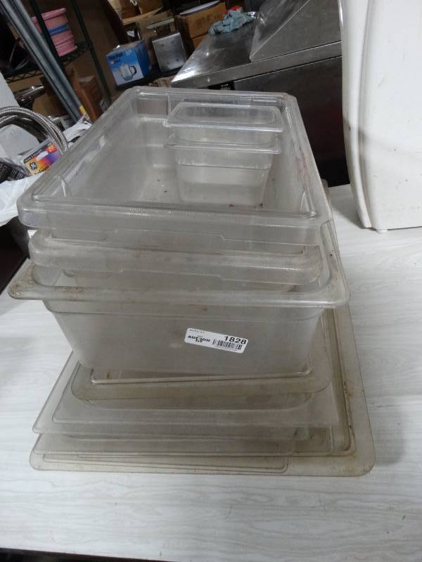lot 1828 image: Large lot of plastic food containers & various lids