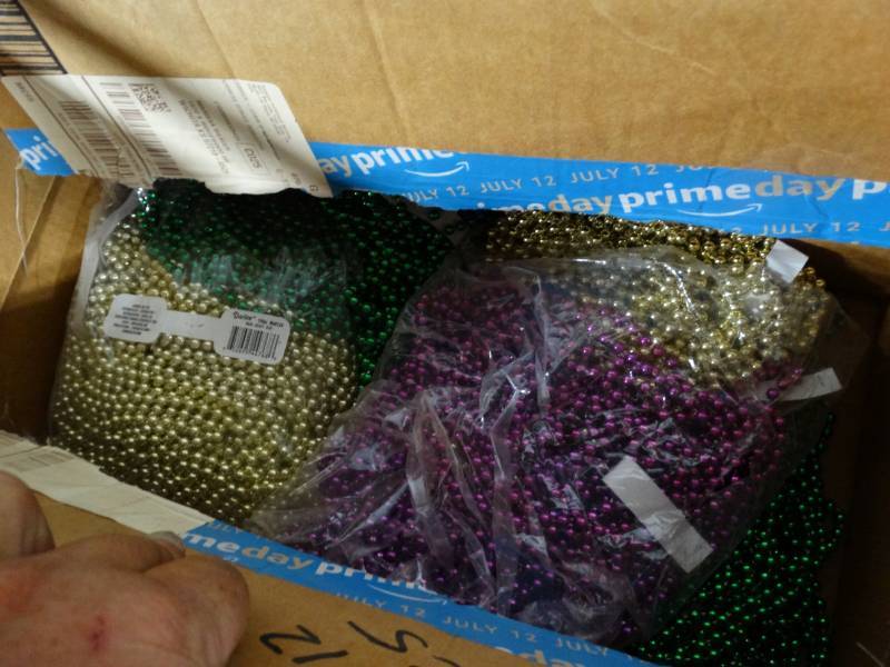 lot 1830 image: Box of assorted beads