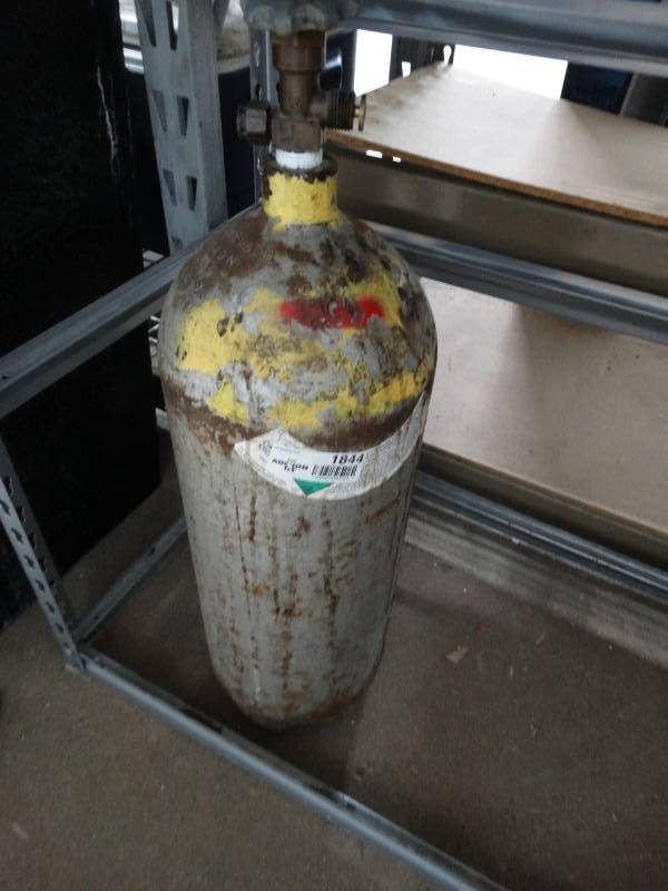 lot 1844 image: Co2 tank