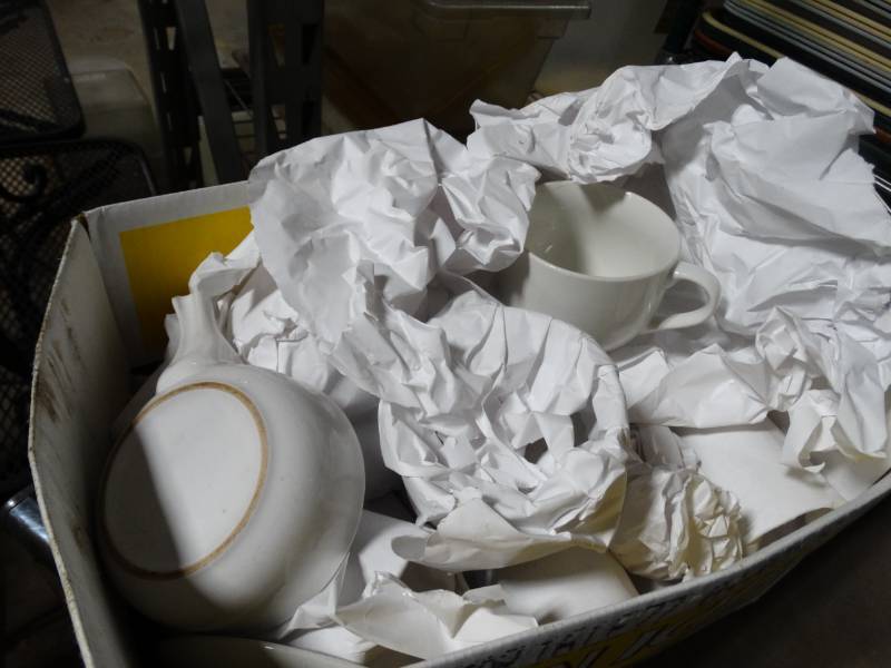 lot 1849 image: Box of china bowls