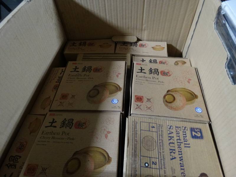 lot 1864 image: 19 small earthenware pot-Sakura- 6.7- New in boxes