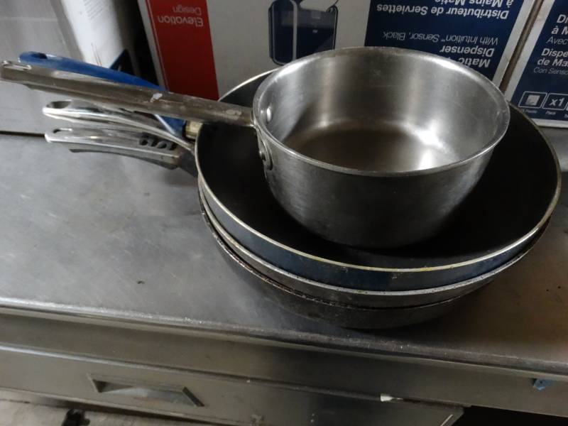 lot 1865 image: 4 skillets