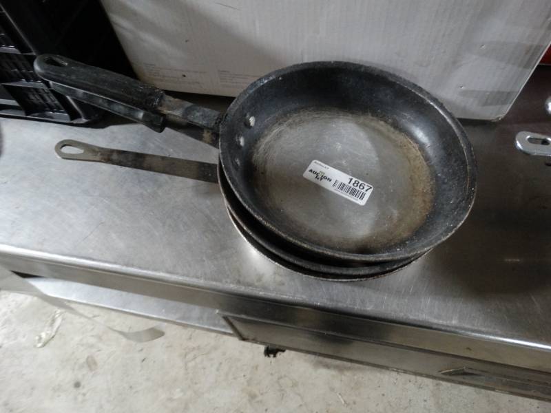 lot 1867 image: 3 small skillets